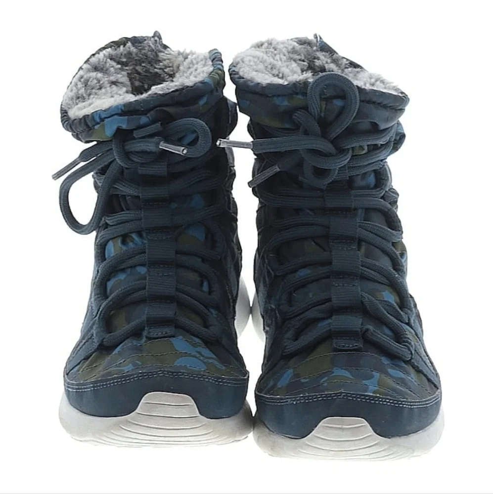 NIKE Women Roshe One Hi Print Sneaker Boot in Squadron Blue Sz 8.5 - Picture 3 of 11